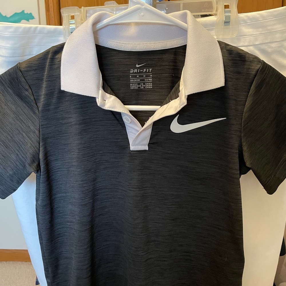 Boys Nike Polo Shirt Size Medium